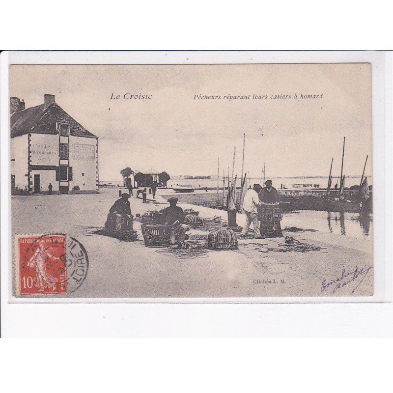 LE CROISIC: pêcheurs réparant leurs casiers à homard - très bon état