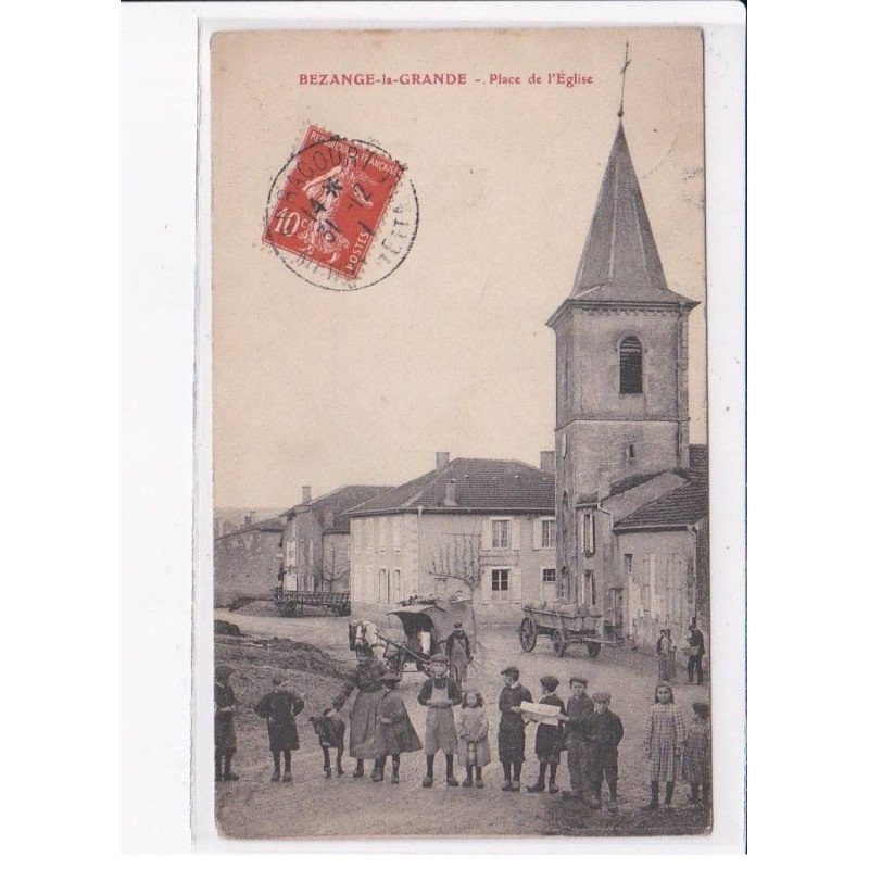 BEZANGE-la-GRANDE: place de l'église - état