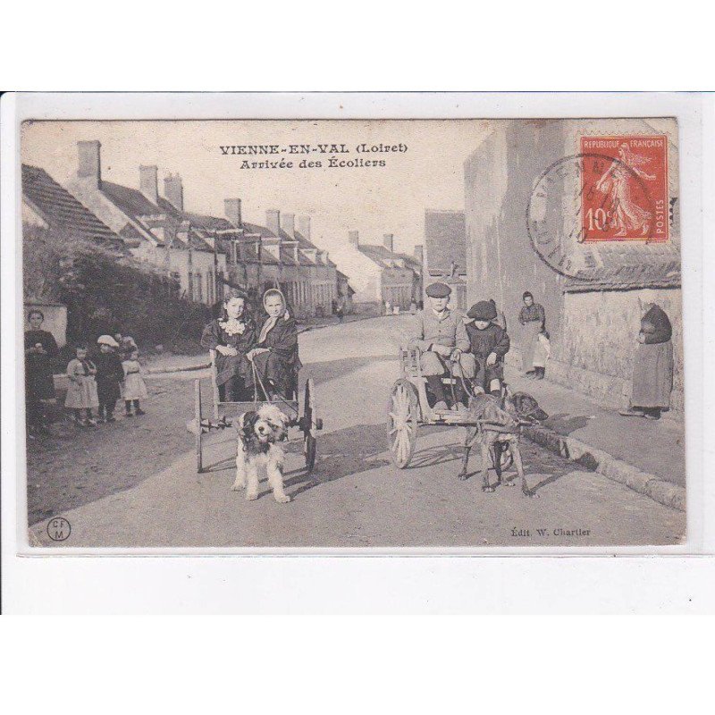 VIENNE-en-VAL: arrivée des écoliers, voiture à chien - très bon état