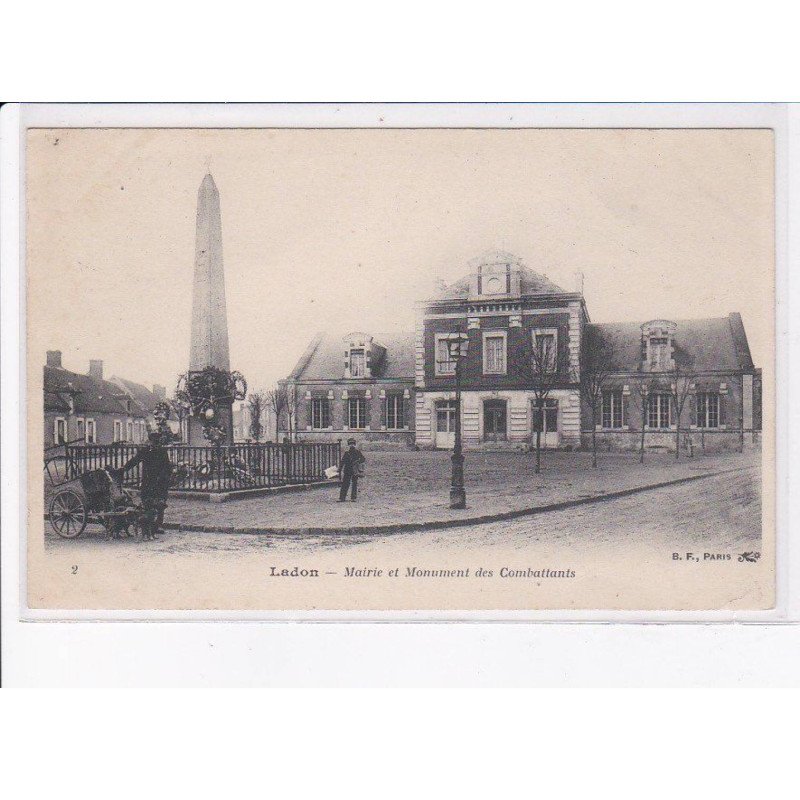 LADON: mairie et monument des combattants, voiture à chien - très bon état