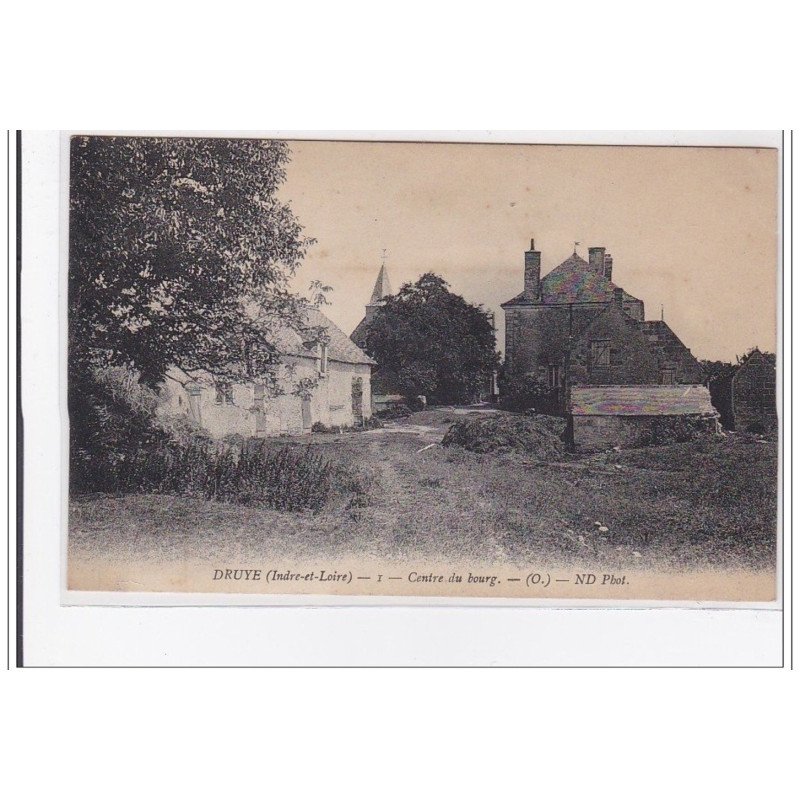DRUYE : centre du bourg - tres bon etat