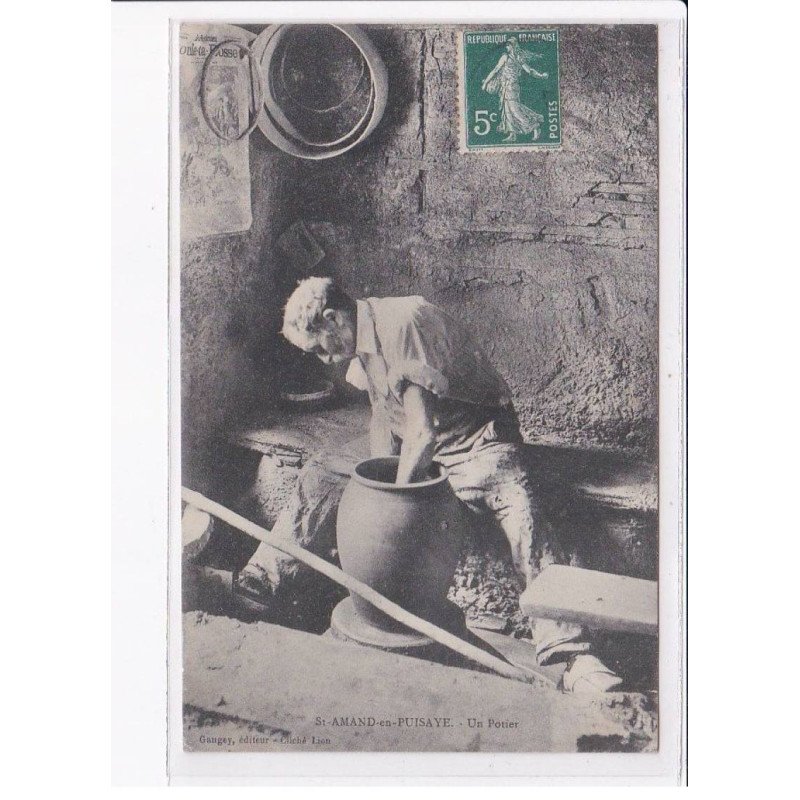 SAINT-AMAND-en-PUISAYE: un potier - très bon état