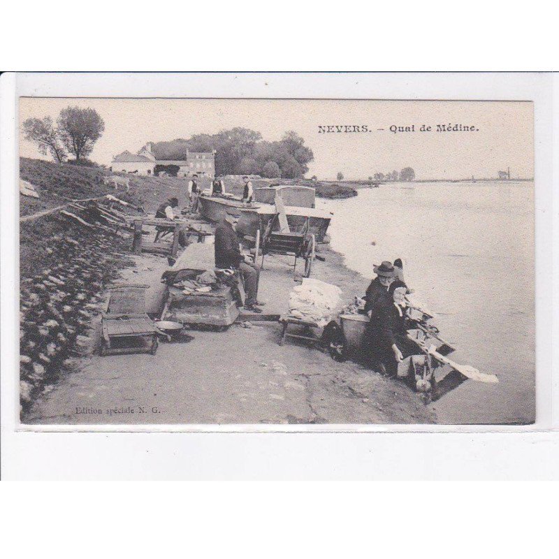 NEVERS: quai de médine - très bon état