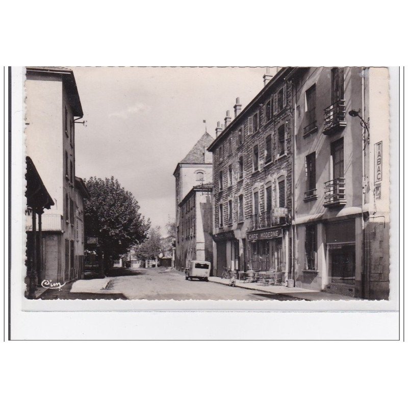St-ETIENNE-de-St-GEOIRS : avenue du stade municipal - tres bon etat