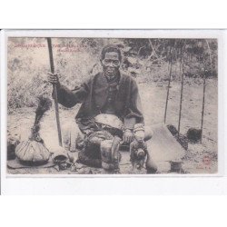 CONGO FRANCAIS: vieux chef fiote à tuba, fétiche - très bon état