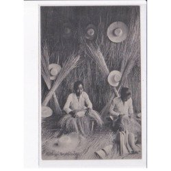 INDONESIE: maken van panamahbeden (fabrication de chapeaux)- très bon état