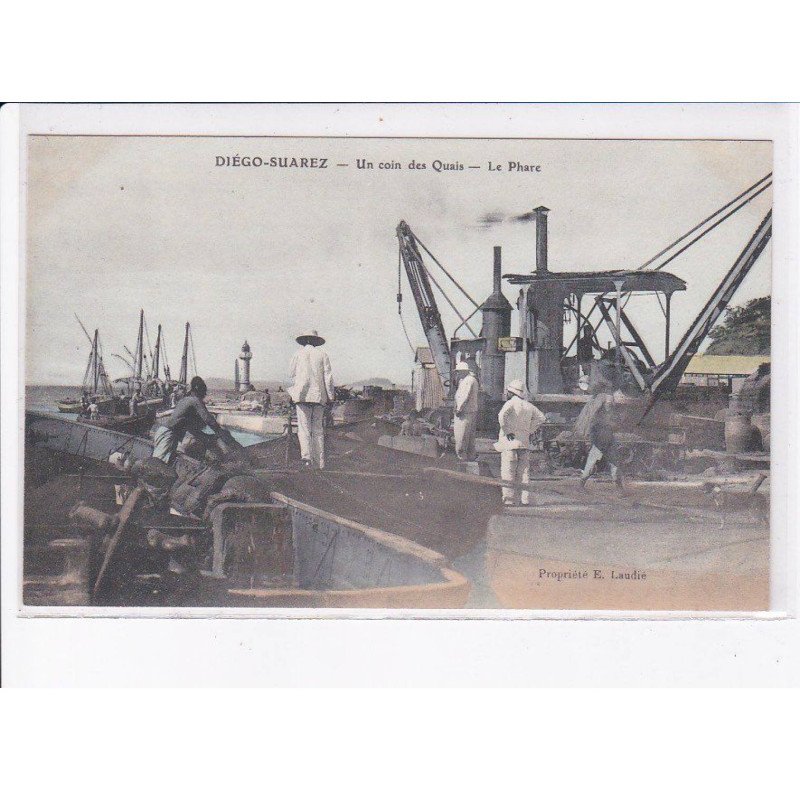 MADAGASCAR: DIEGO-SUAREZ: un coin des quais, le phare - très bon état