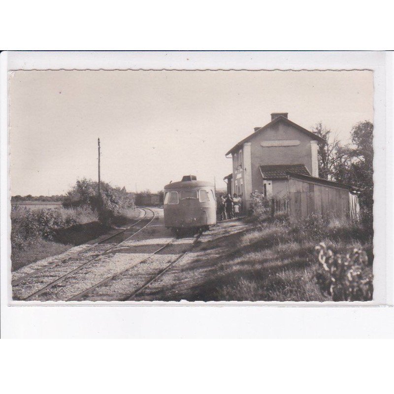 MEZIERES-en-DROUAIS: la gare - très bon état