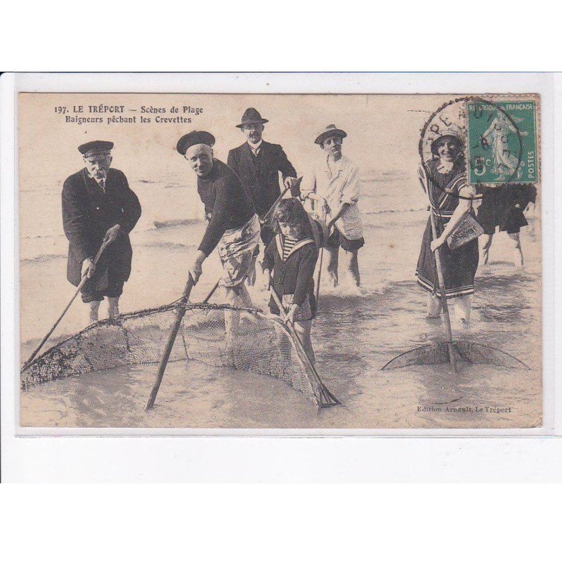 LE TREPORT: scènes de plage, baigneurs pêchant les crevettes - très bon état