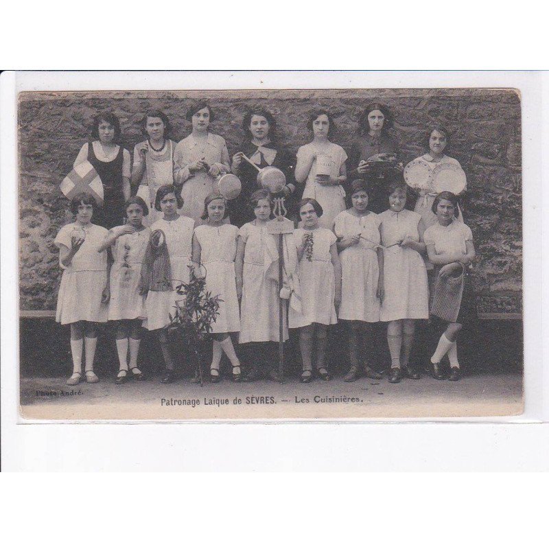 SEVRES: patronage laïque, les cuisinières - très bon état