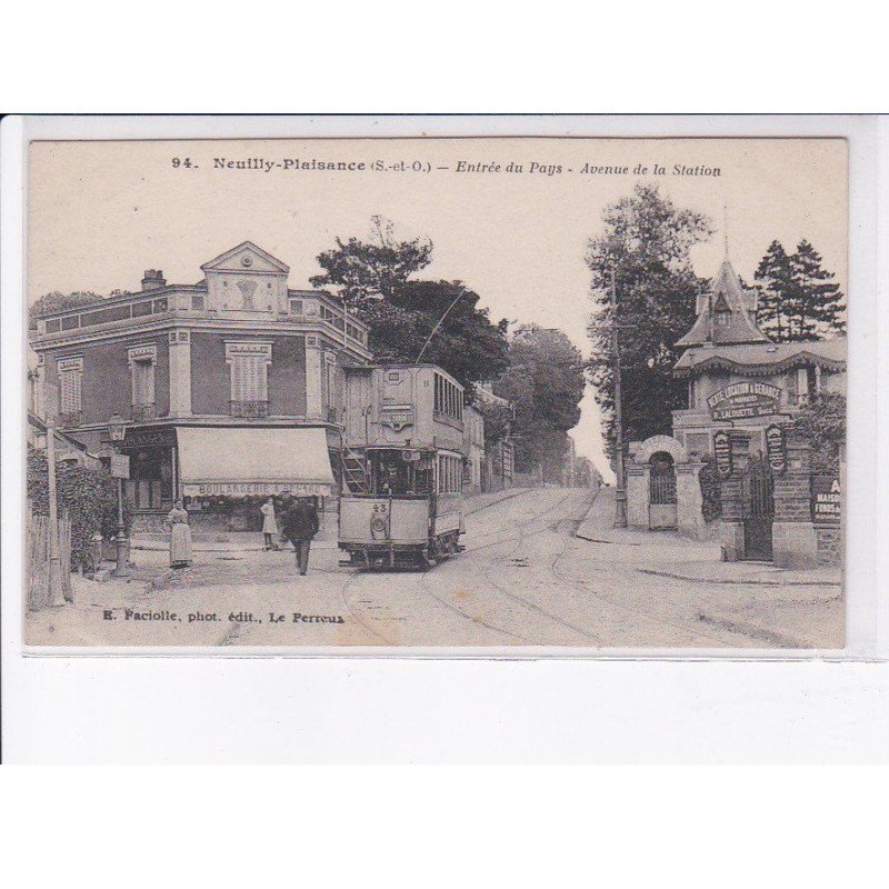 NEUILLY-PLAISANCE: entrée du pays, avenue de la station, tramway - très bon état