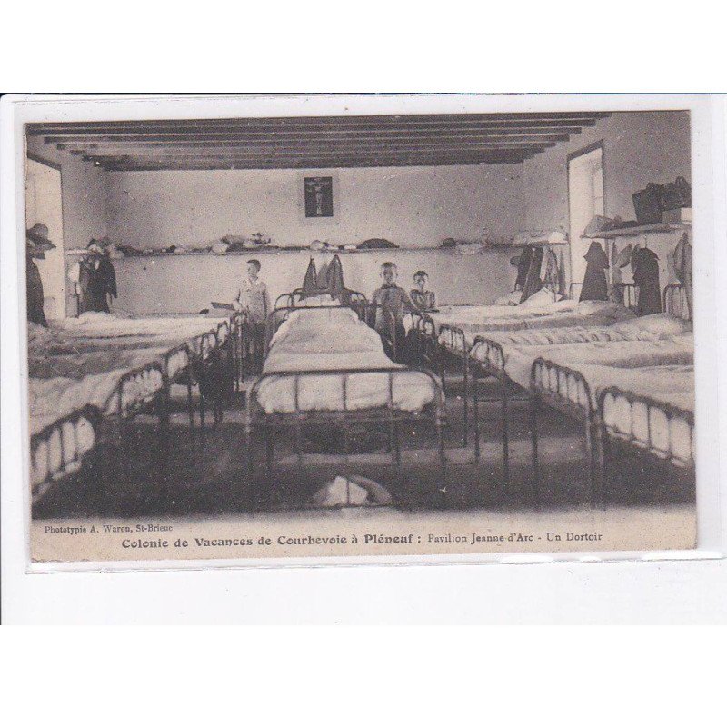 PLENEUF: colonie de vacances de courbevoie, pavillon jeanne d'arc, un dortoir - très bon état