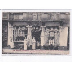 PARIS: 75003 curieux balon décoré et soutenu par des têtes de boeufs 98 rue de turenne, boucherie - très bon état