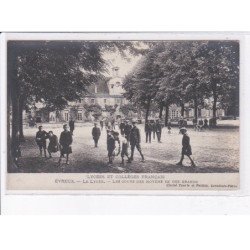 EVREUX: lycées et collèges franèais, les cours des moyens et des grands - très bon état