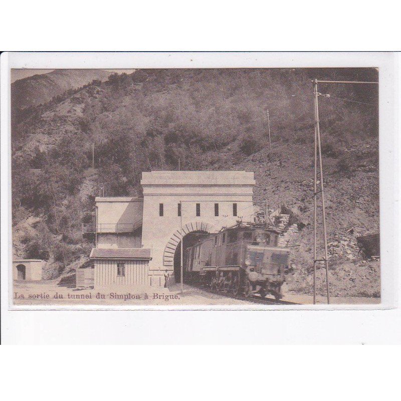 SUISSE: VALAIS: BRIGUE: la sortie du tunnel du simplon, train - très bon état