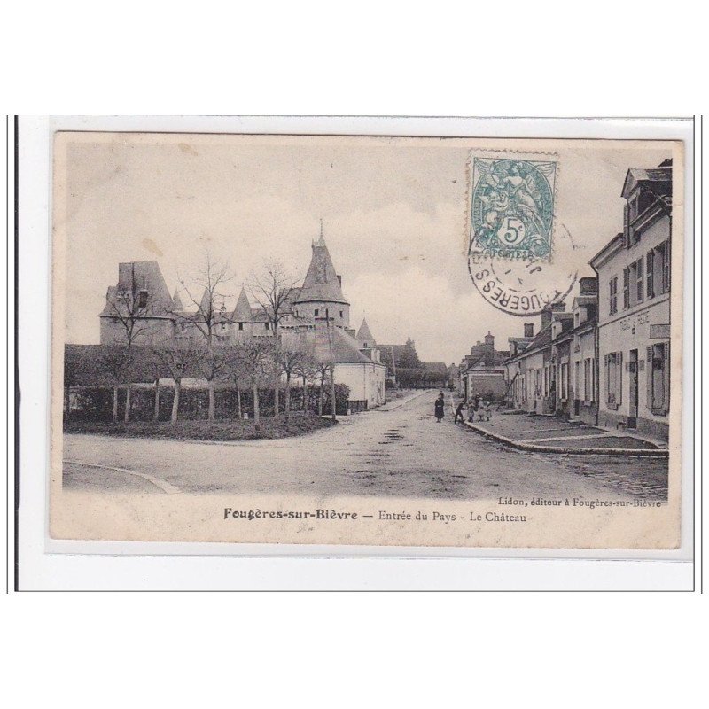 FOUGERES-sur-BIEVRE : entrée du pays, le chateau - tres bon etat