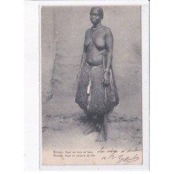 GUINEA-BISSAU: nus, femme, papel en costume de fête - état