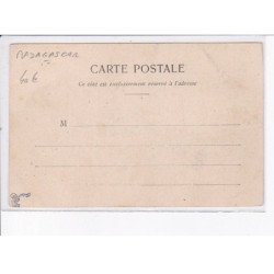 MADAGASCAR: MAJUNGA: pendant la peste, maison infectée condamnée (avant la démolition) - très bon état