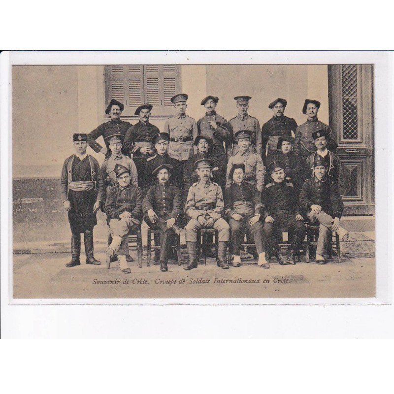 GRECE: souvenir de crète, groupe de soldat internationaux en crète - très bon état