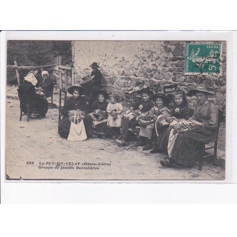 LE PUY EN VELAY: groupe de jeunes dentelières - très bon état