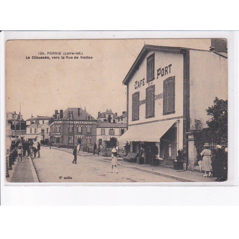 PORNIC: la chaussée, vers la rue de nante, café du port - état