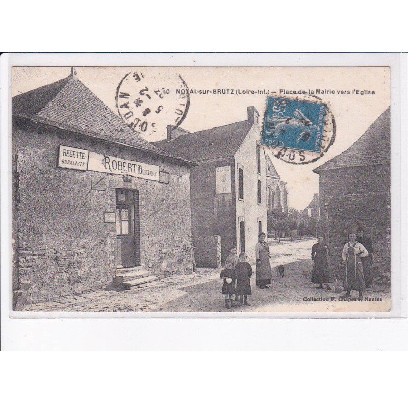 NOYAL-sur-BRUTZ: place de la mairie vers l'église - très bon état
