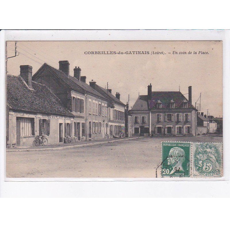 CORBEILLES-du-GATINAIS: un coin de la place - très bon état