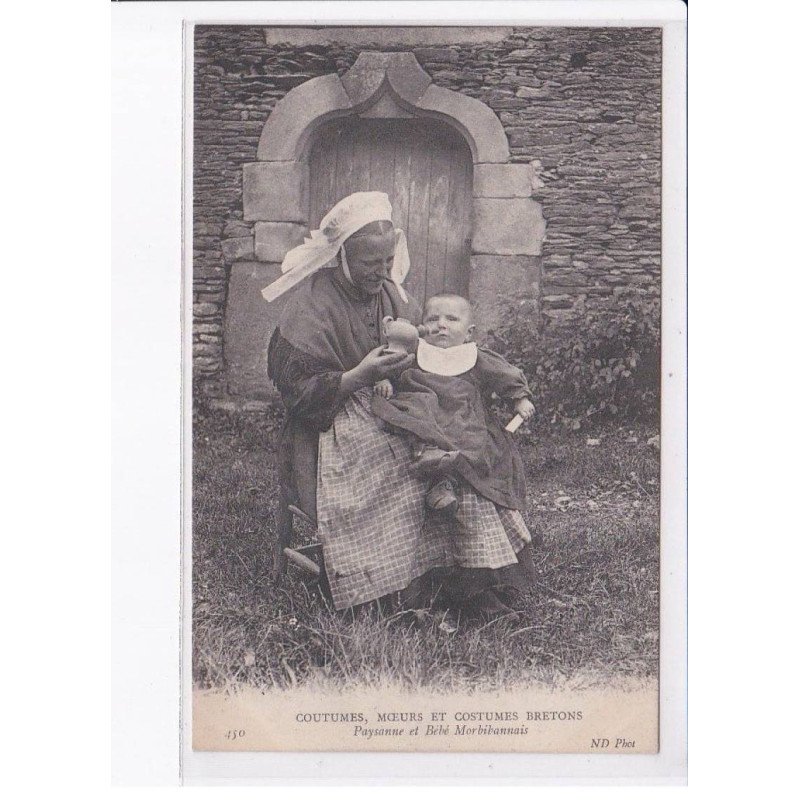 MORBIHAN: paysanne et bébé morbihannais - très bon état