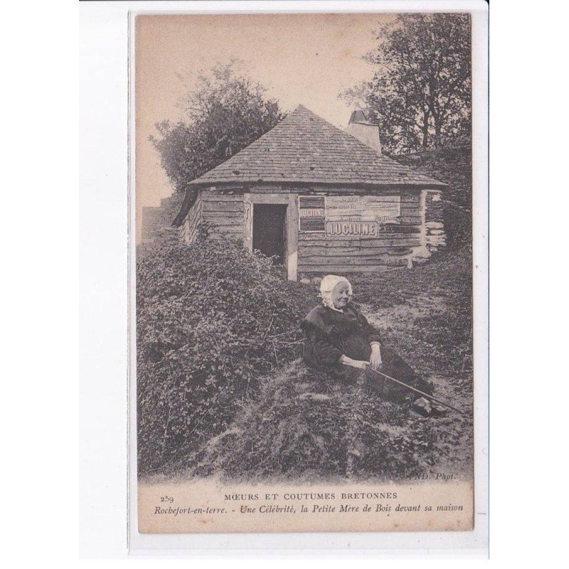 ROCHEFORT-en-TERRE: une célébrité, la petite mère de bois devant sa maison - état