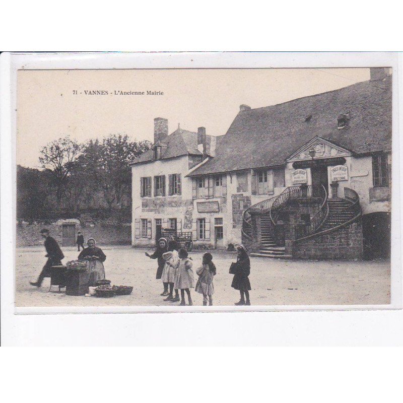 VANNES: l'ancienne mairie - très bon état