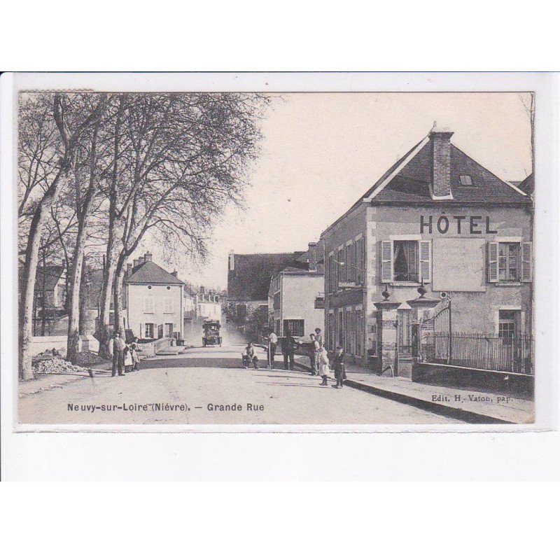 NEUVY-sur-LOIRE: grande rue - très bon état