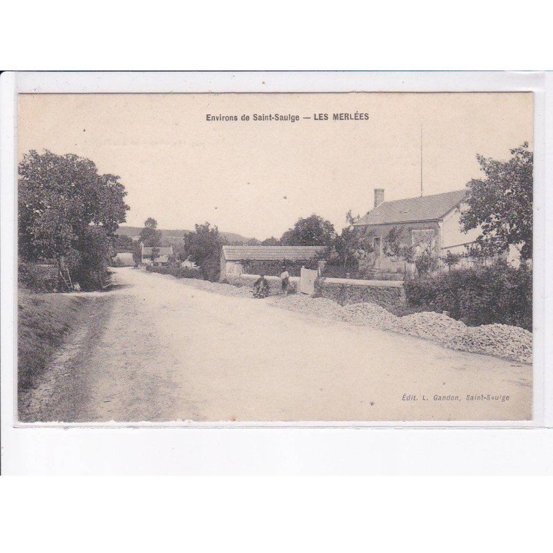 LES MERLEES: une rue du village - très bon état