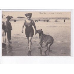 BIARRITZ: baigneuse et son chien - très bon état