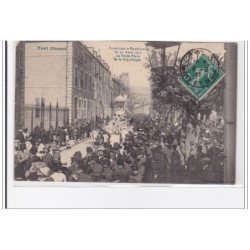 TOUL : cavalcade bienfaisance du 23 avril 1911, la foule place de la republioque - etat