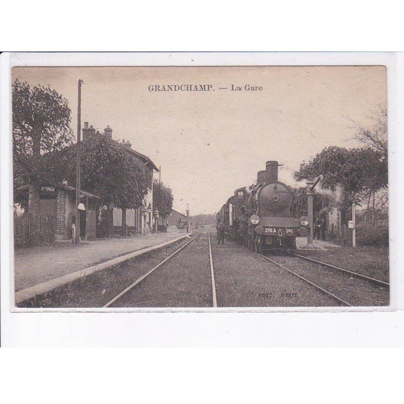 GRANDCHAMP: la gare, train - état