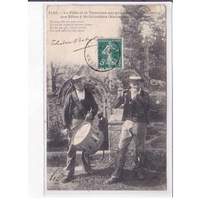SAIN-NICODEME: le fifre et le tambour qui précèdent la procession des bêtes - état