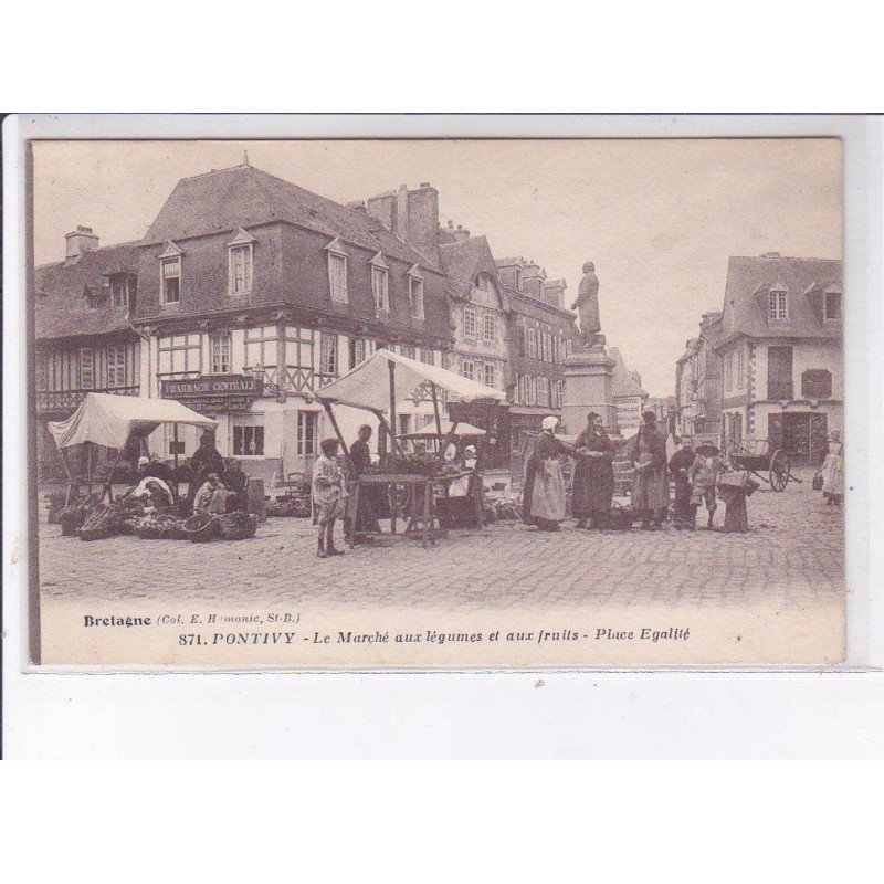 PONTIVY: le marché aux légumes et aux fruits, place égalité - très bon état