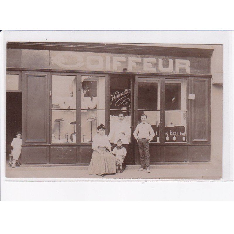 CHATILLON-sur-CHALARONNE: salon de coiffure, Chevallier - très bon état