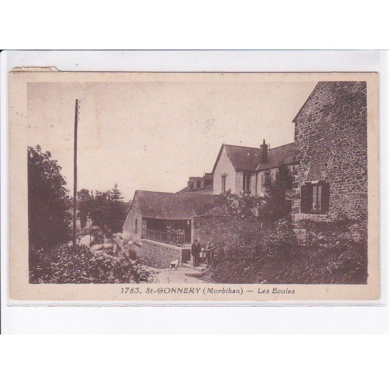 SAINT-GONNERY: les écoles - très bon état
