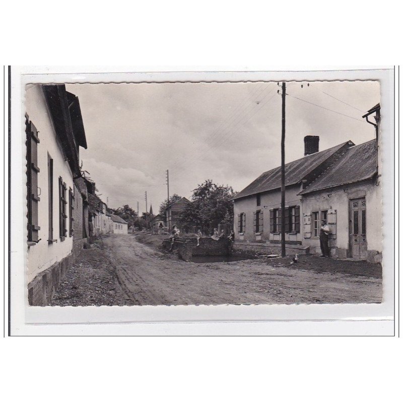 DOMELIERS : rue du bas - tres bon etat