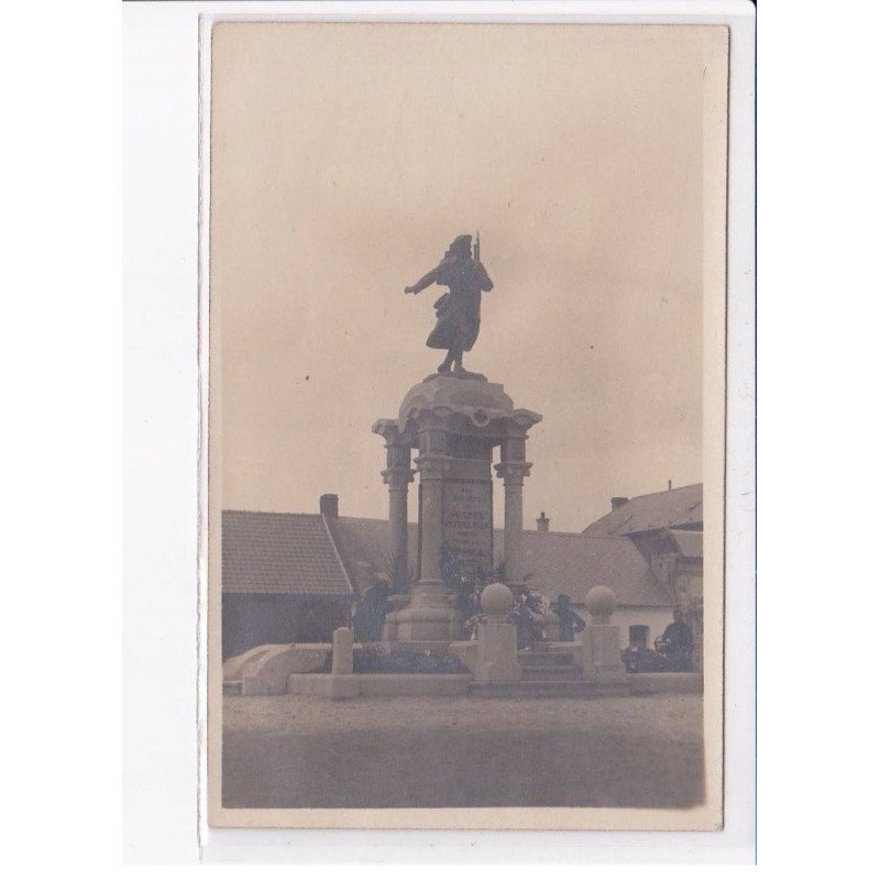 VILLERS OUTREAUX: monument aux morts - très bon état
