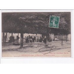 CHEVINCOURT: la place un jour de marché aux cerises - état