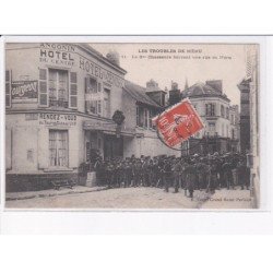 MERU: les troubles de méru, le 8e chasseurs barrant une rue de méru - très bon état