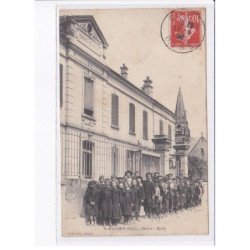 SAINT-MAXIMIN: mairie, école - très bon état