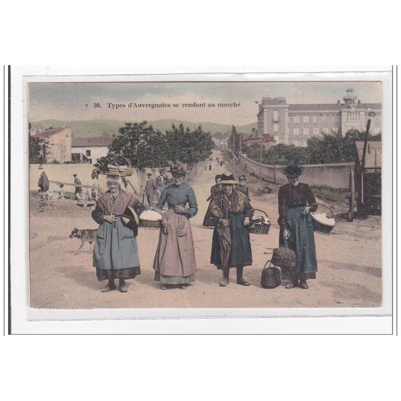 AUVERGNE : type auvergnates se rendant au marché - tres bon etat