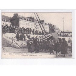 BOULOGNE-sur-MER: bateau échoué - très bon état
