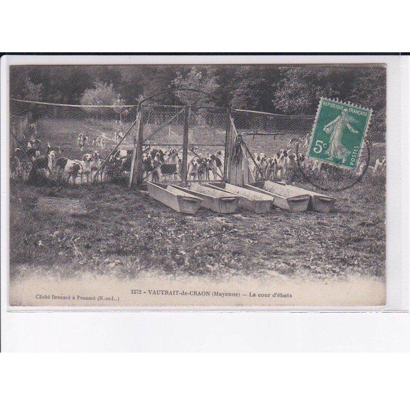 VAUTRAIT-de-CRAON: la cour d'ébats, chasse à courre, chenil - état