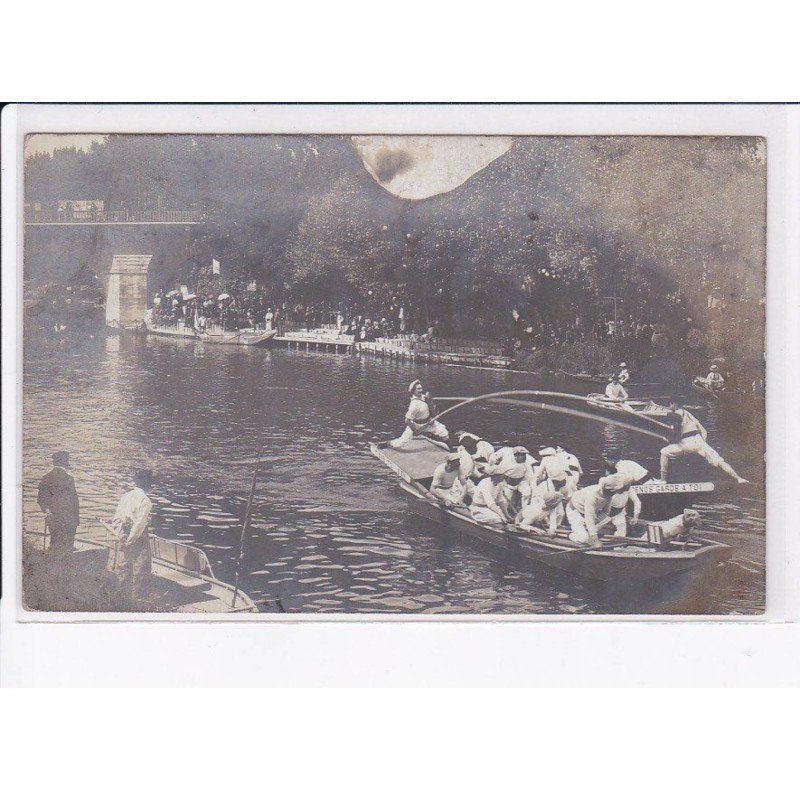 JOINVILLE-le-PONT: sport sur bateau, la joute à la lance - très bon état