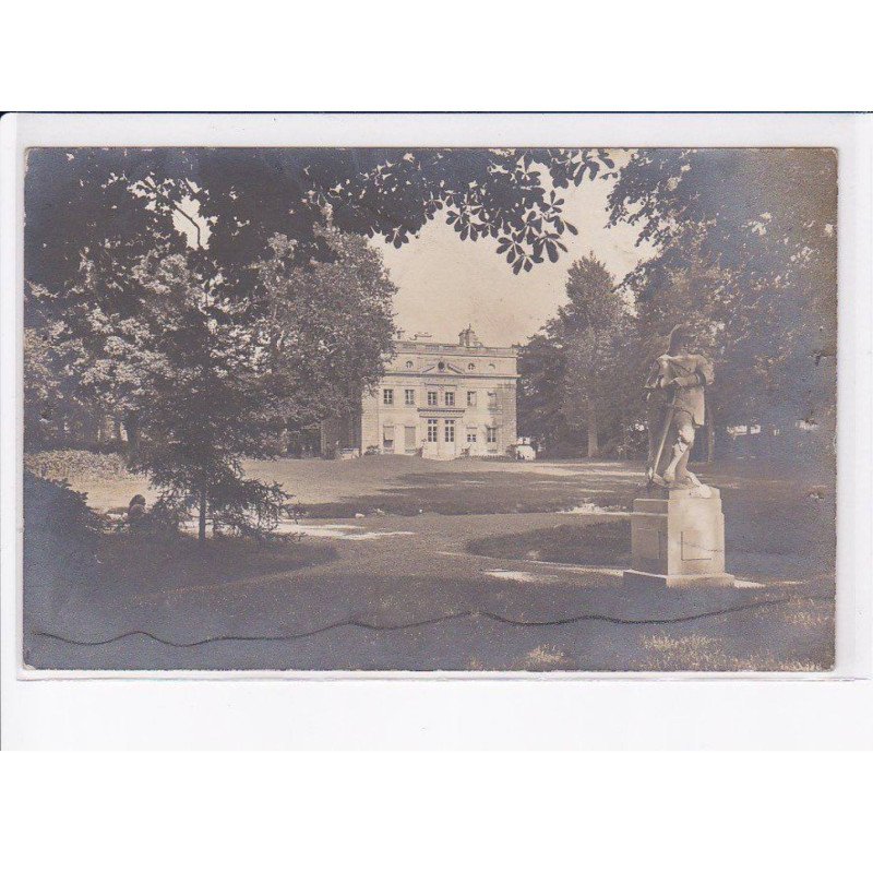 MONTMORENCY: le parc et l'hôtel de ville - état