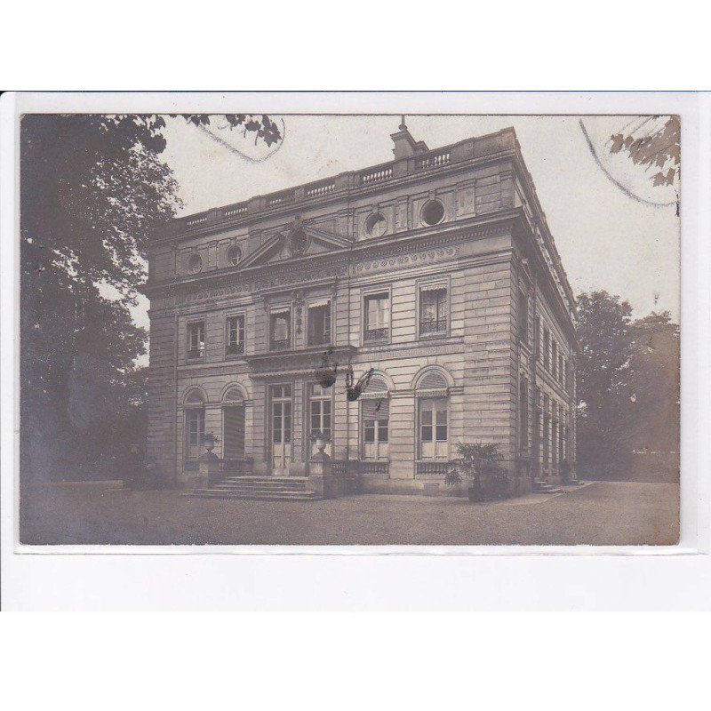 MONTMORENCY: l'hôtel de ville - état